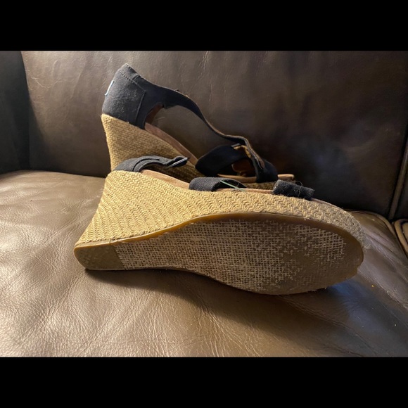 Toms platform sandals. - Picture 2 of 5